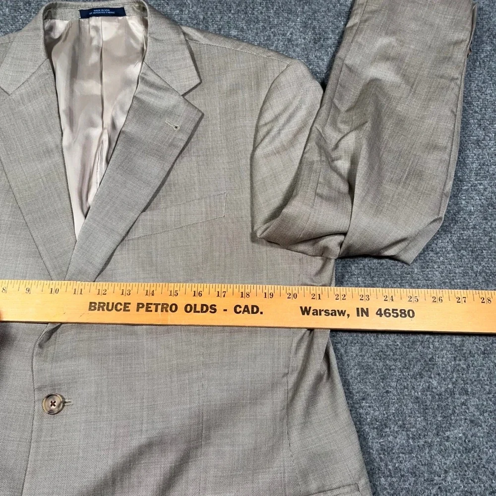 Joseph Abboud details excellent